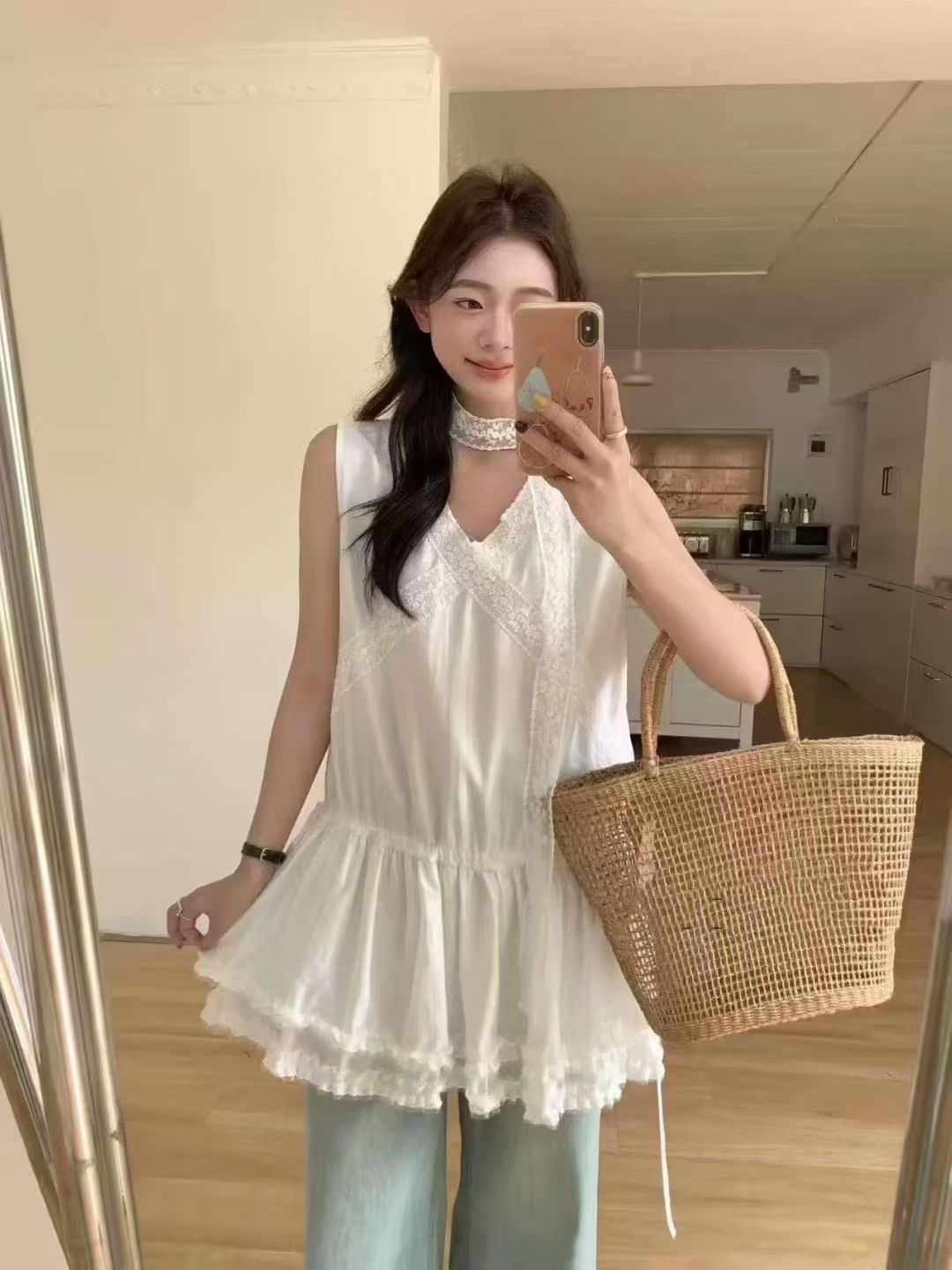 2026早春新款时尚百搭V领系扣无袖背心连衣裙女宽松显瘦上衣潮女